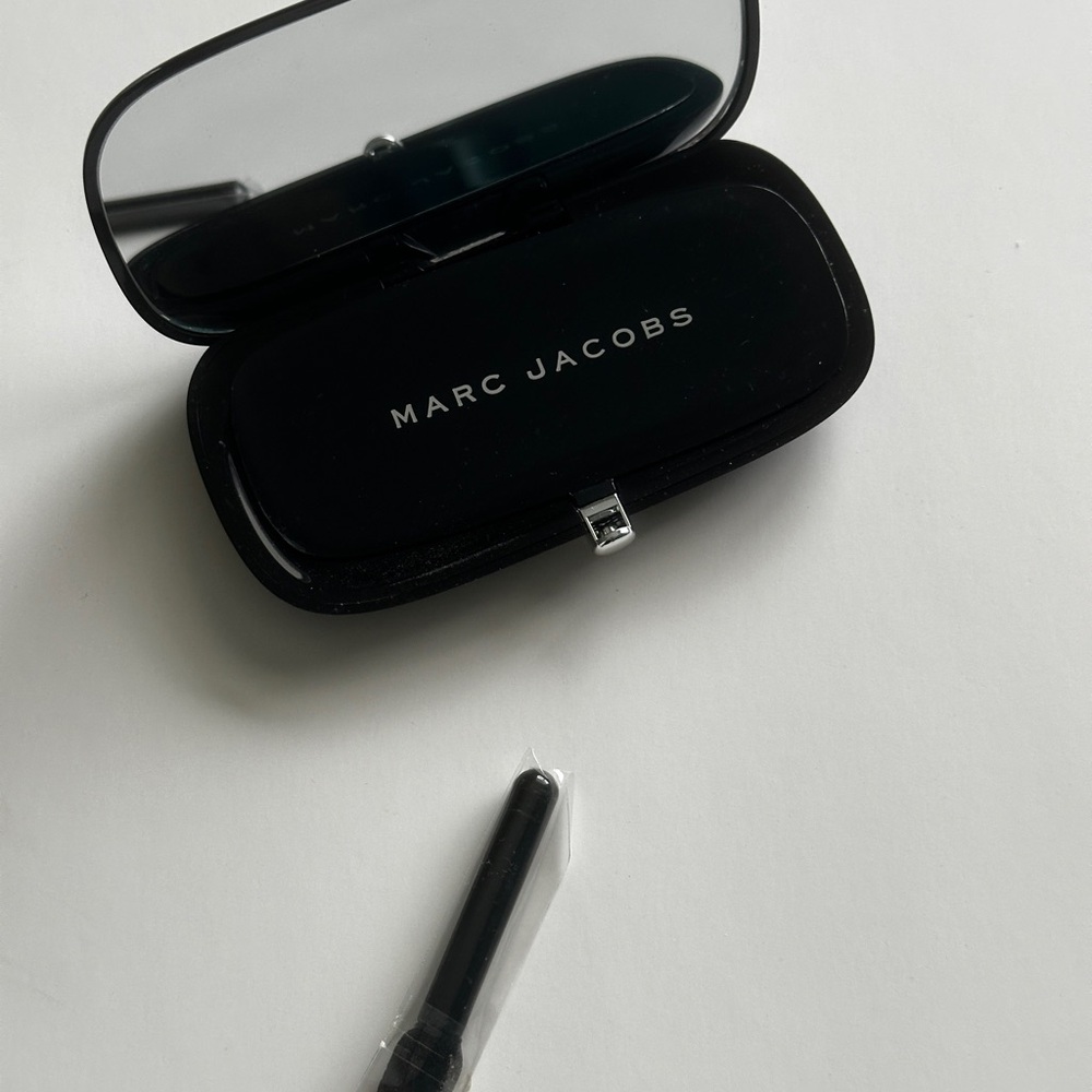 Marc Jacobs Plush Eyeshadow Style Eye-con No.3 106 The Rebel New Without Box - Picture 3 of 6